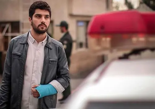 این تصاویر را از دست ندهید! تم جذاب و خاص سینا مهراد «بازیگر سریال پدر» با رزهای قرمز آتشین!
