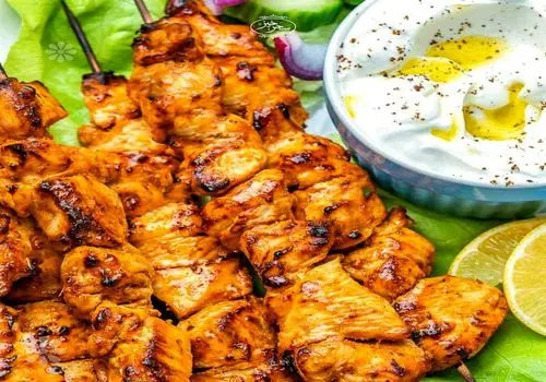 جوجه‌کباب خانگی بدون منقل: راز خوشمزگی و آبدار شدن مرغ در فر! + ویدیو 