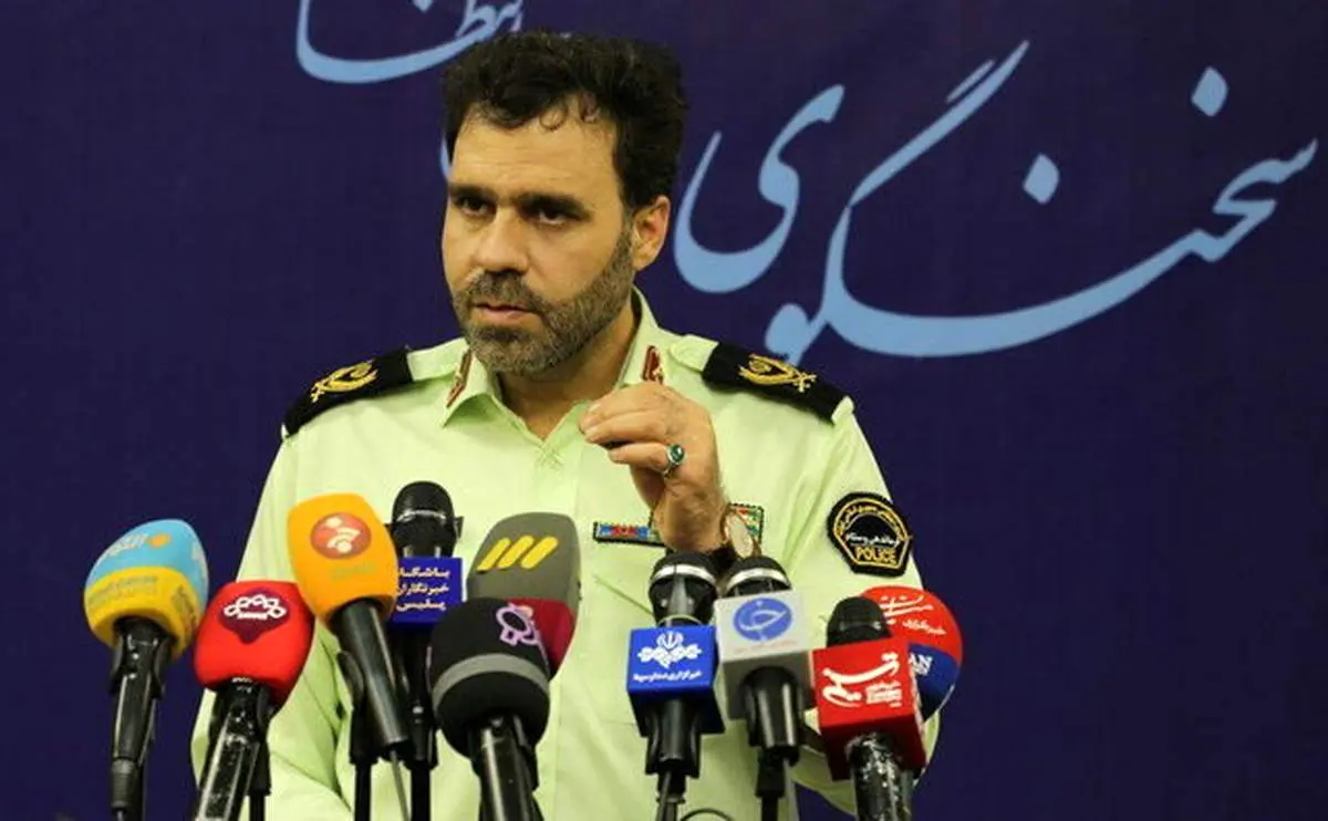 پلیس، وکیل و مدافع حق و حقوق مهاجرین قبل از خروج از کشور است