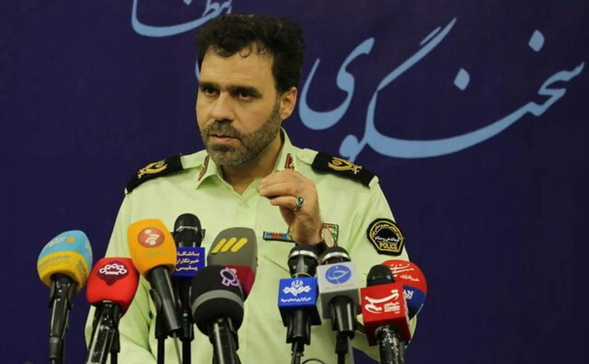 پلیس، وکیل و مدافع حق و حقوق مهاجرین قبل از خروج از کشور است