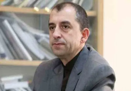 خارج کردن ۴۷ پیچ از معده یک بیمار در کرج!+عکس
