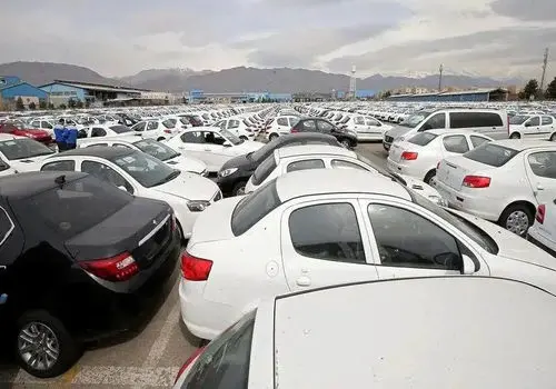 ایران‌خودرو تهدید کرد/ اگر با گران‌شدن محصولات موافقت نکنید، تولید را متوقف می‌کنیم
