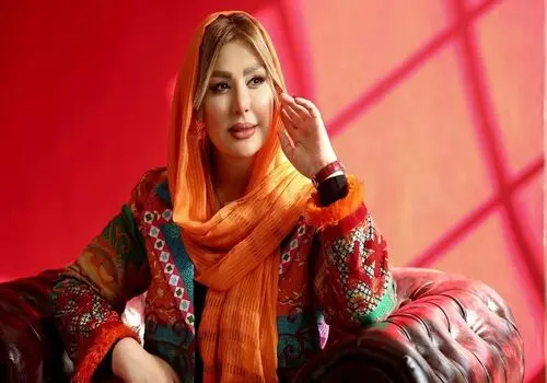 نیوشا ضیغمی با یک استایل آبی جلب‌توجه کرد