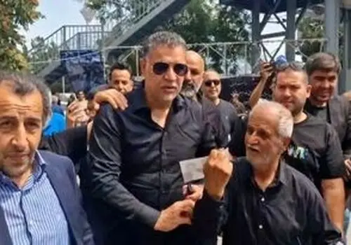 عکس بازیگر زیر آسمان شهر در کنار داریوش اقبالی