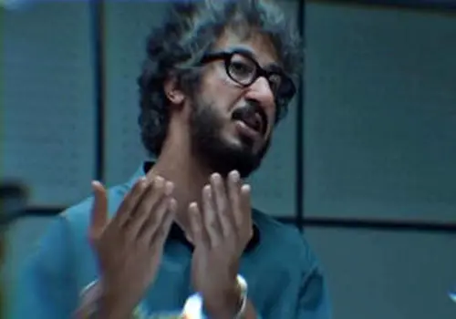 مرد عینکی در این سکانس جدی شد و همه را به گریه انداخت/ویدیو 