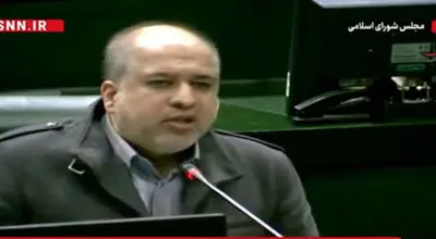 انتقاد تند خضریان؛ ۲۵۰۰ عینک آفتابی از علی دایی؟+ فیلم