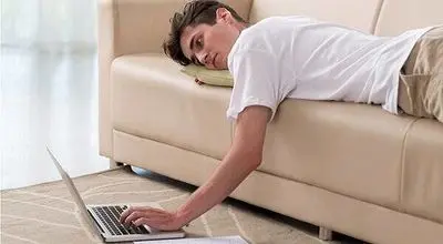 هالووین واقعی؛ بدن انسان در عصر نشستن و صفحه‌نمایش