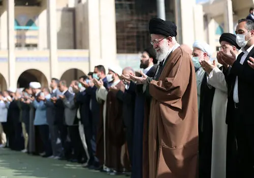 دو عکس عجیب از زاکانی در نماز عید فطر  خبرساز شد!