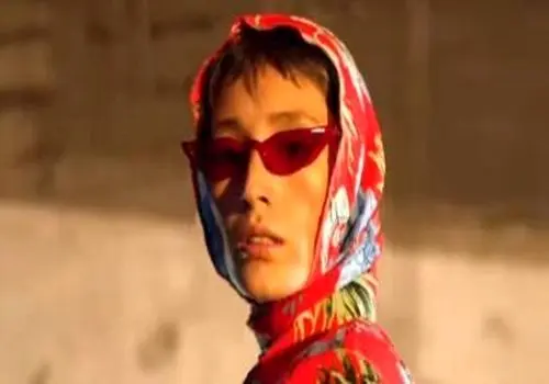 کت و شلوار راه راه فرشته حسینی باز هم جنجالی شد / عکس