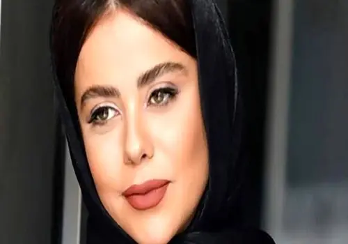 استایل خاص الهام اخوان در پشت صحنه نمایش «جشن»