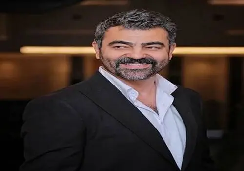 حضور هنرمندان در اکران فیلم «بی دار»؛ از ظاهر عجیب عروس سریال «سه در چهار» تا استایل جدید محمدرضا فروتن+ویدیو 
