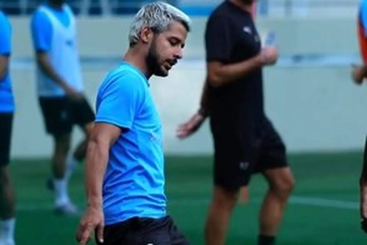 مهدی قایدی بار دیگر با لباس آبی