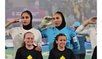 سلام نظامی دختران فوتبالیست ایران پیش از دیدار با استرالیا در جام ملت های آسیا/ویدیو 