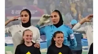 سلام نظامی دختران فوتبالیست ایران پیش از دیدار با استرالیا در جام ملت های آسیا/ویدیو 