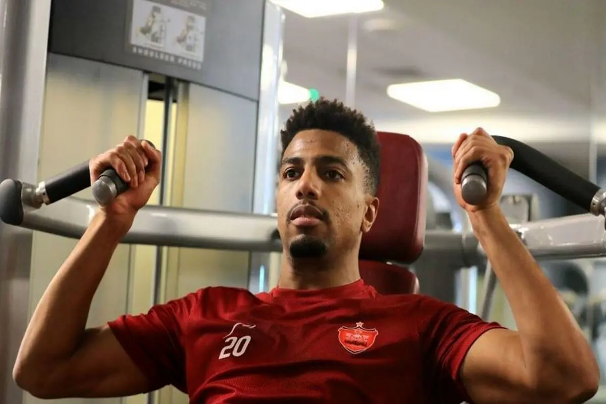مذاکره فولاد با مدافع سابق پرسپولیس / ایوب العملود در راه اهواز؟