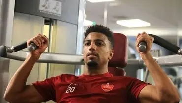 مذاکره فولاد با مدافع سابق پرسپولیس / ایوب العملود در راه اهواز؟