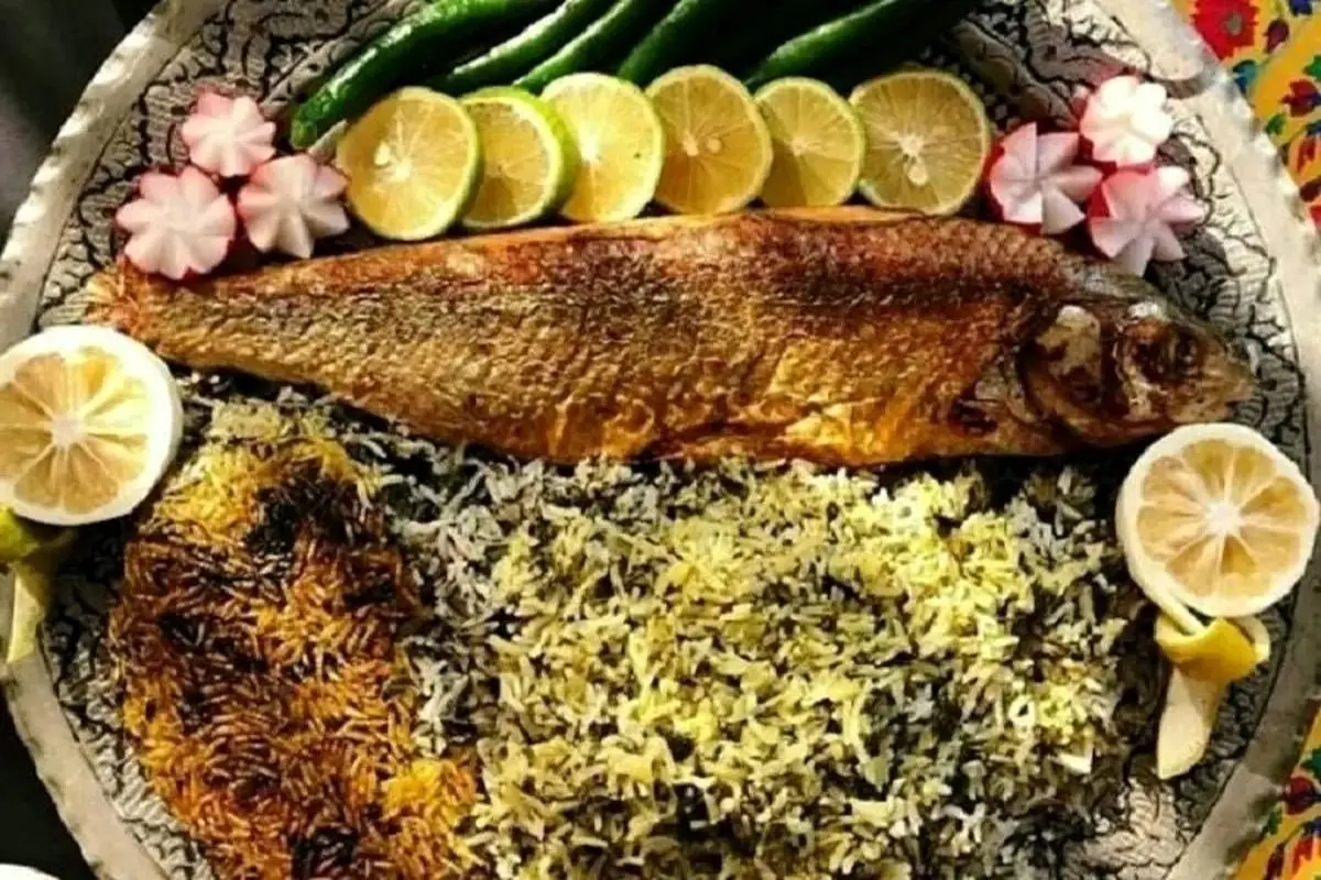 طرز تهیه سبزی پلو ماهی در فر+فیلم/ غذای شب عید را با سبک رژیمی طبخ کنید