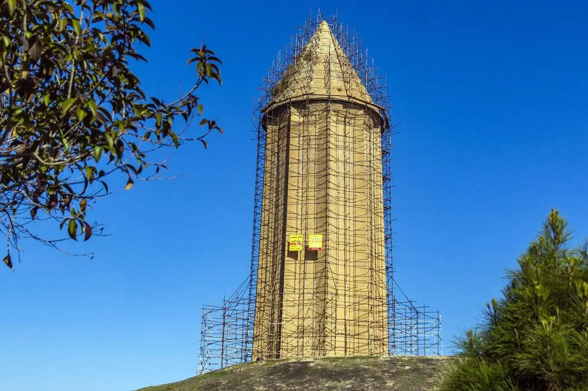 صدای پای فرونشست در بلندترین برج آجری جهان 