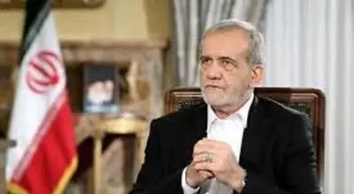  «مسعود پزشکیان» در 5 سالگی در کنار پدر و مادرش