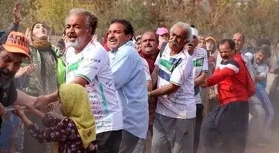 حضور بازیگر سریال «نون خ» در جمع هلال‌احمر+ فیلم
