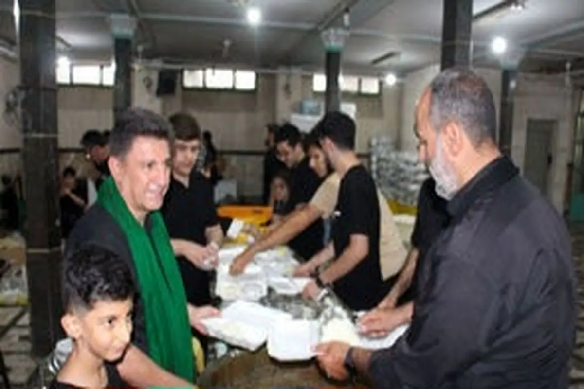 سرمربی تیم ملی برای پخش نذری پای کار آمد