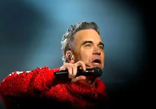 خواننده مشهور دارد نابینا می‌شود