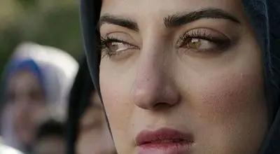 ظاهر خاص هلیا امامی در اکران «شوماه»؛ اورالی سبز و کیفی با امضای یک طراح ایرانی!
