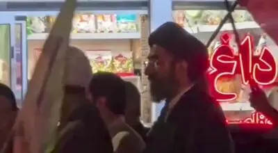 شباهت ظاهری یک روحانی به رهبر انقلاب توجه‌ها را جلب کرد+ویدیو 