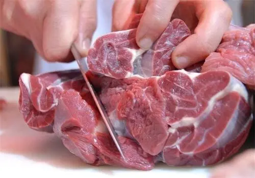 جدول قیمت گوشت گوسفندی و گوساله در ۱۰ آبان ۱۴۰۴