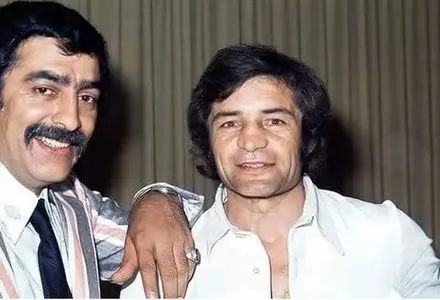 «رضا بیک ایمانوردی» در 53 سالگی در کنار پسرش «بختیار» در سواحل کالیفرنیا؛ دهۀ 60