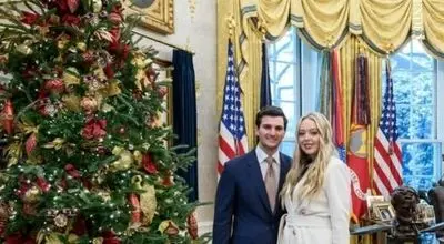 تیفانی ترامپ تصاویر کریسمس کاخ سفید را با همسرش منتشر کرد+عکس