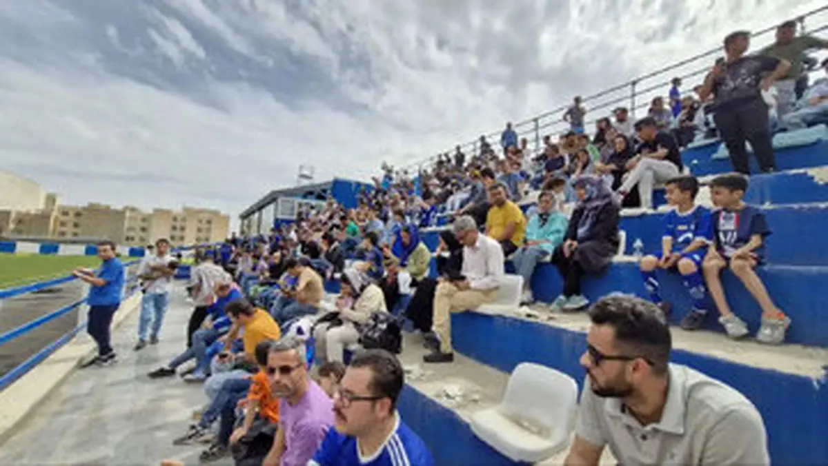 واکنش نکونام به حضور هواداران در تمرین امروز استقلال+ عکس