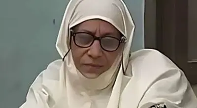 عکس جنجالی بی‌بی سریال متهم گریخت بعد از ۲۰ سال با موهای بلوند