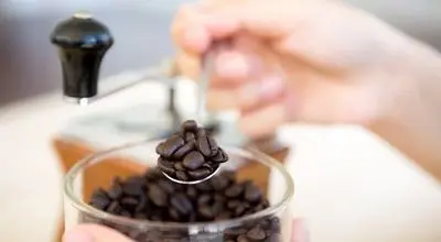 مصرف این مسکن معروف با کافئین به کلیه شما آسیب می‌رساند
