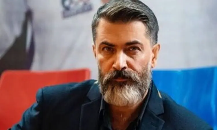قادری: پیروزفر در «سرخ و سیاه» متفاوت ظاهر شده است+فیلم