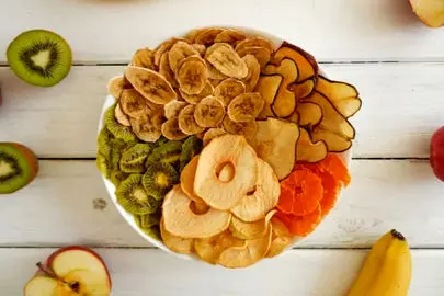 طرز تهیه چیپس میوه با میوه‌های متنوع و خوش‌طعم

