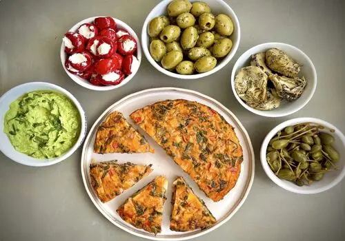 طرز تهیه اسپاگتی با سس ماست و دانه کاج