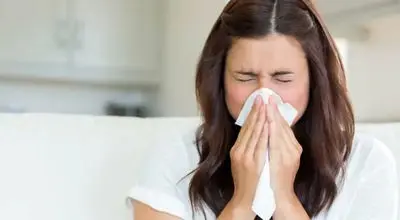 آیا سرماخوردگی می‌تواند خطر ابتلا به کووید-۱۹ را کم کند؟

