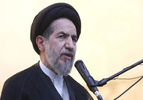 این امام جمعه با لباس رزم و سلاح آمد+عکس