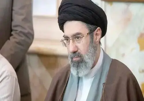 تصویری تازه از آیت‌الله سیدمجتبی خامنه‌ای منتشر شد