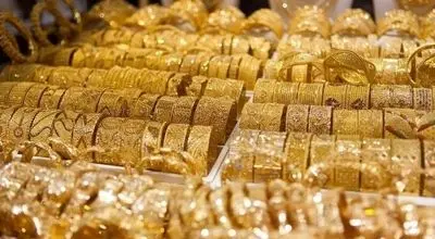 کاهش جزئی قیمت طلا و سکه در بازار جمعه 1 اسفند+ جدول