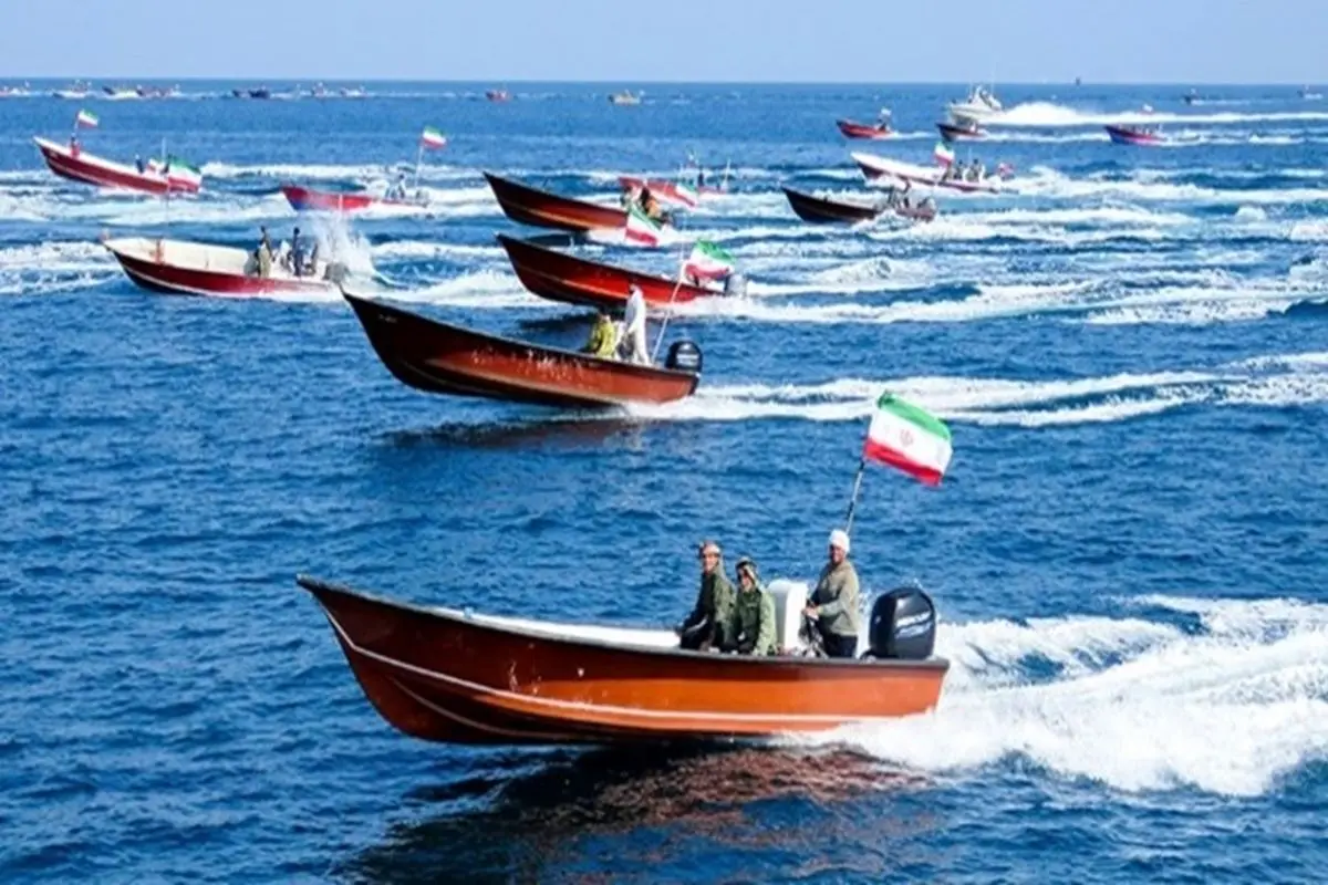مانور قایق‌های تندروی بسیج در خلیج فارس+فیلم