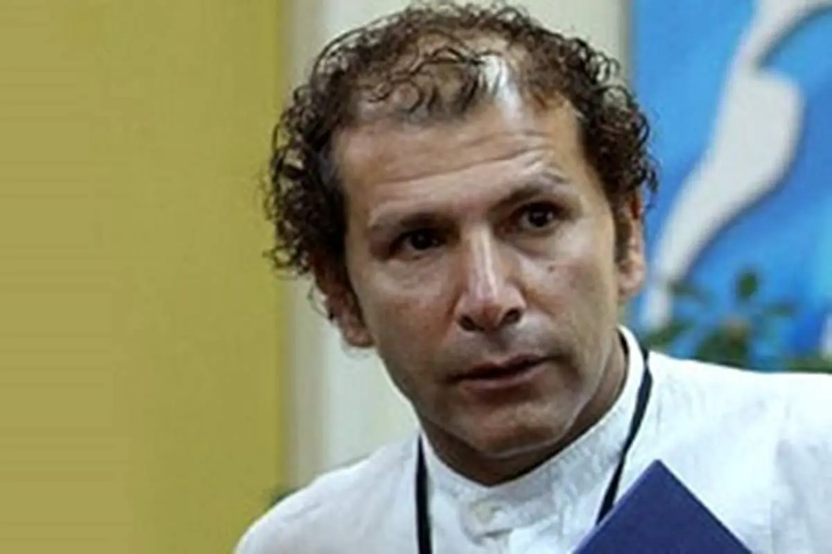 چهره شکسته شده افشین سنگ‌چاپ