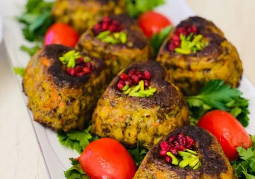 ته‌چین مرغ و انار؛ خوش‌رنگ‌ترین غذای اصیل شب چله