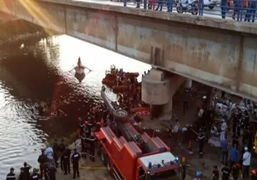 سقوط اتوبوس به رودخانه جان ١٨ نفر را گرفت