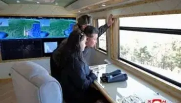 نظارت کیم جونگ اون و دخترش بر آزمایش موشکی جدید/عکس