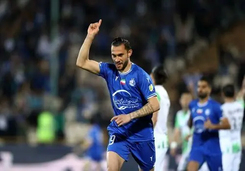 هواداران بازیکن استقلال را خفت کردند!