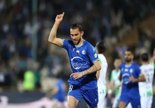 هواداران بازیکن استقلال را خفت کردند!
