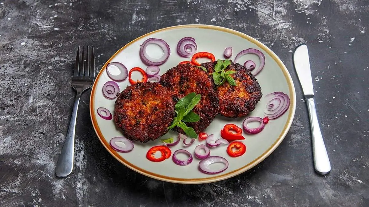 طرز تهیه کتلت روسی خوشمزه با گوشت چرخکرده و سیبزمینی