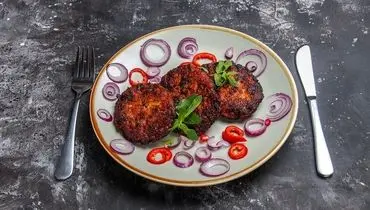 طرز تهیه کتلت روسی خوشمزه با گوشت چرخ‌کرده و سیب‌زمینی